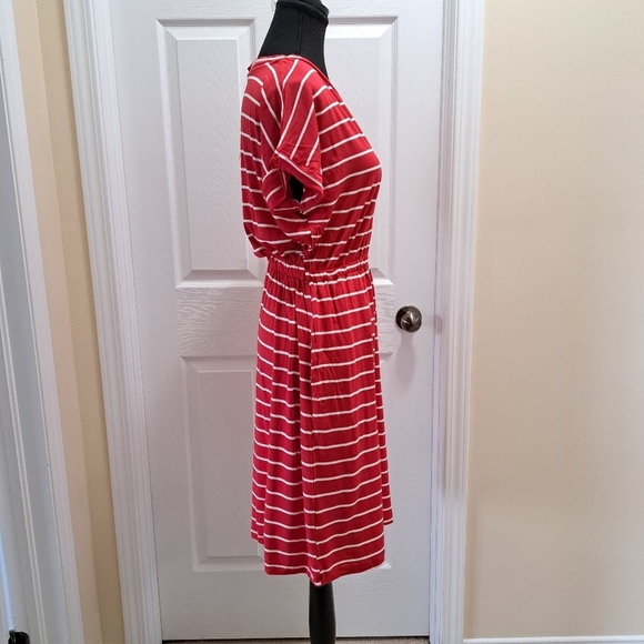 New! Yummie Striped Dress Red And White Stripes V-neck Small Short Sleeved Dress - Picture 4 of 11